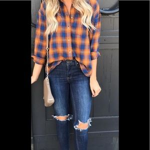 FREE PEOPLE SKINNY JEANS SIZE 26 Distressed w/ holes at knees